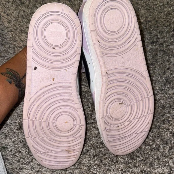 Big Kid Size 7 Nike, lavender/white/gray - Picture 2 of 3